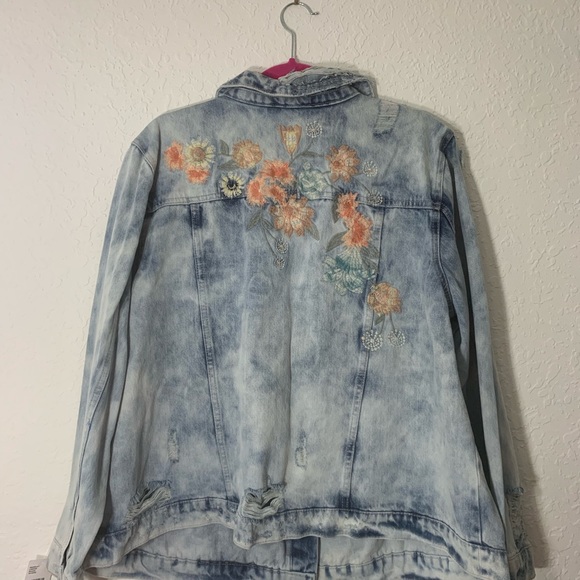 Jessica Simpson… Distressed Denim Jacket - Picture 2 of 3